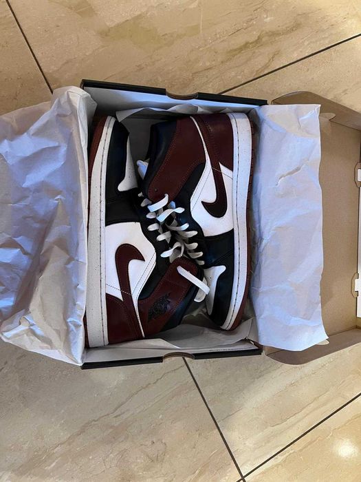 Jordan 1 Mid SE Dark Pony