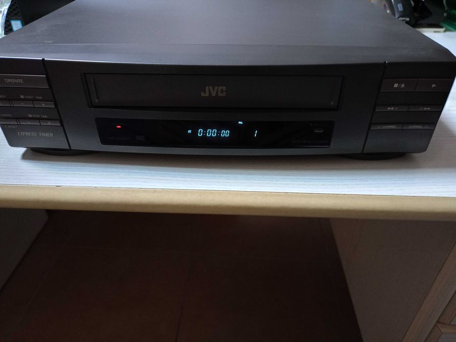 Продавам видео JVC