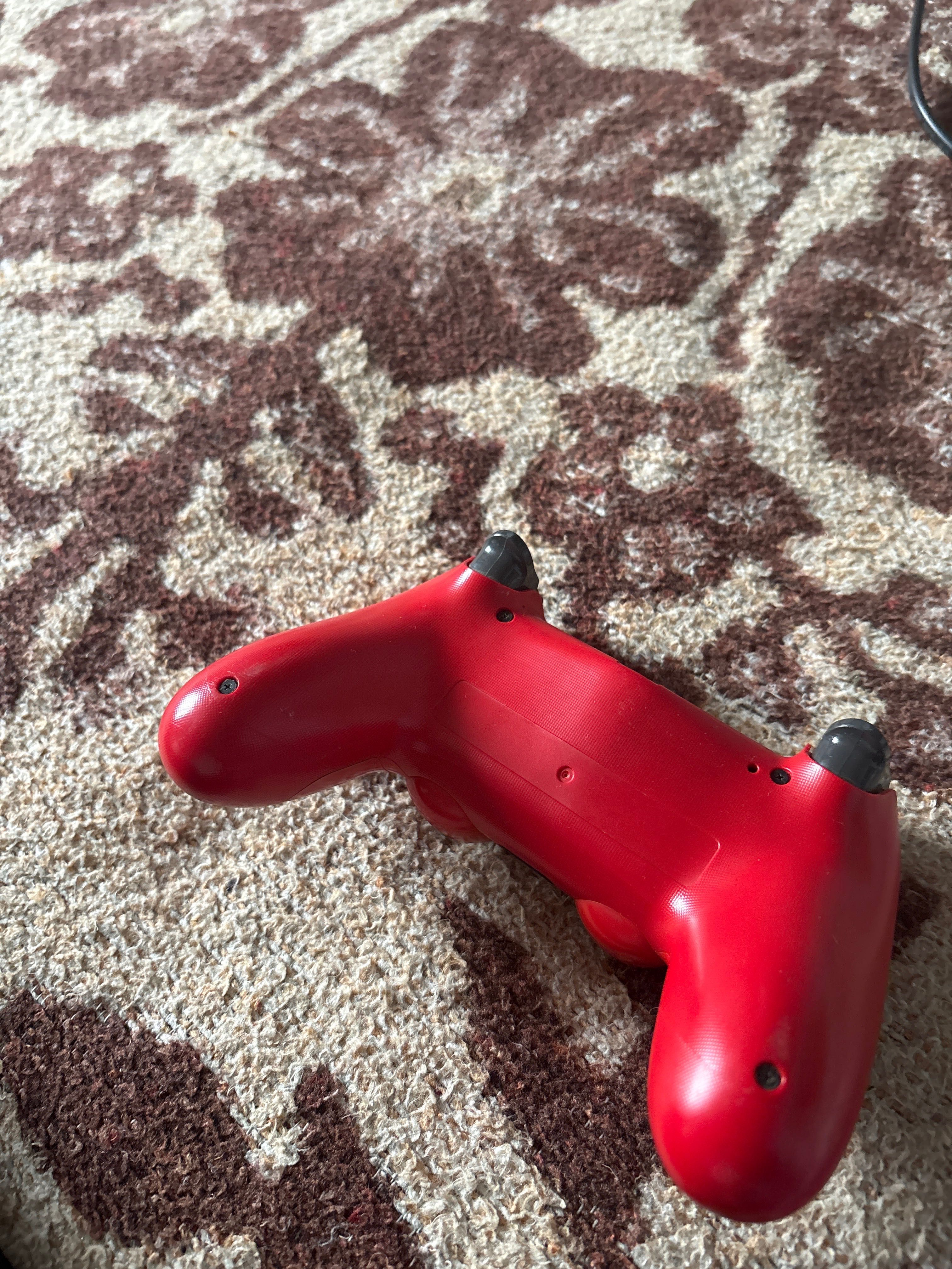 Продавам ps4 fat във отлично състояние