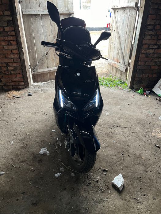 Срочно продаю скутер 125 куб