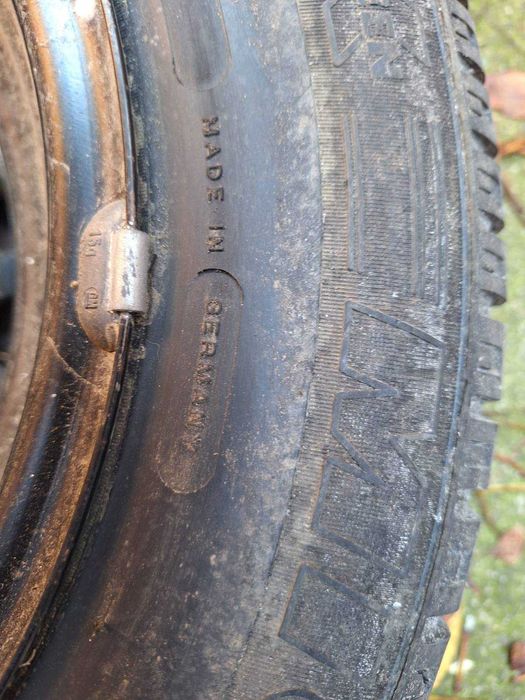 Гума с желязна джанта