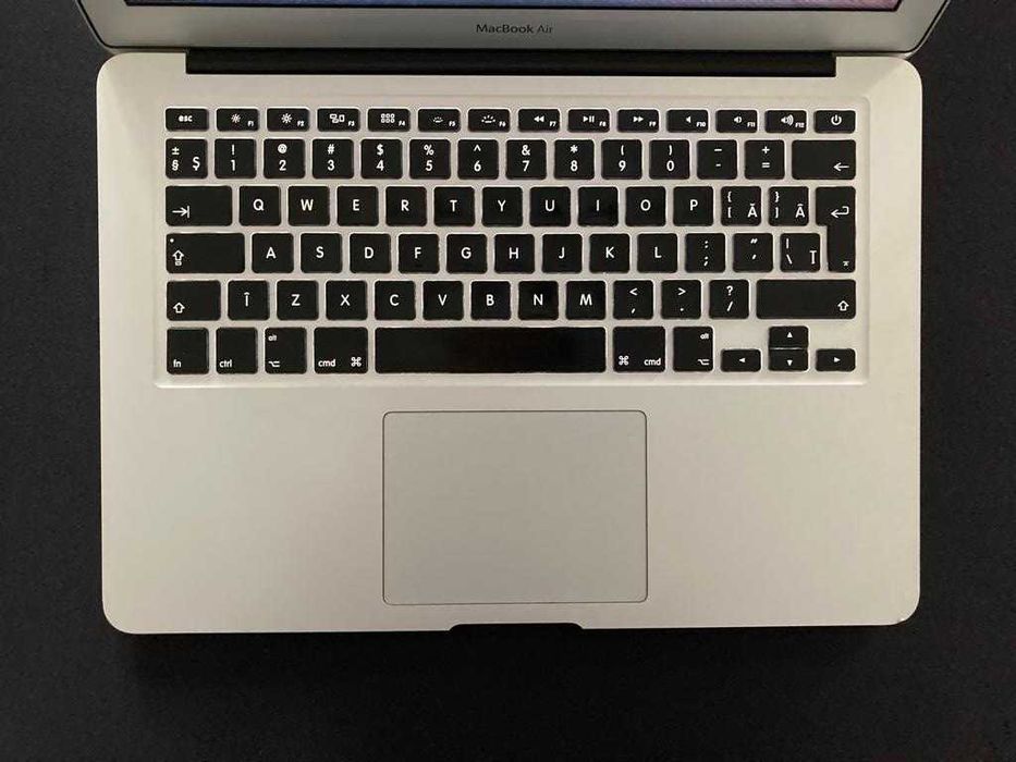 MacBook Air 13" 2017 1,8 GHz i5, 8 GB DDR3 1600 MHz 128 GB - 1199 lei