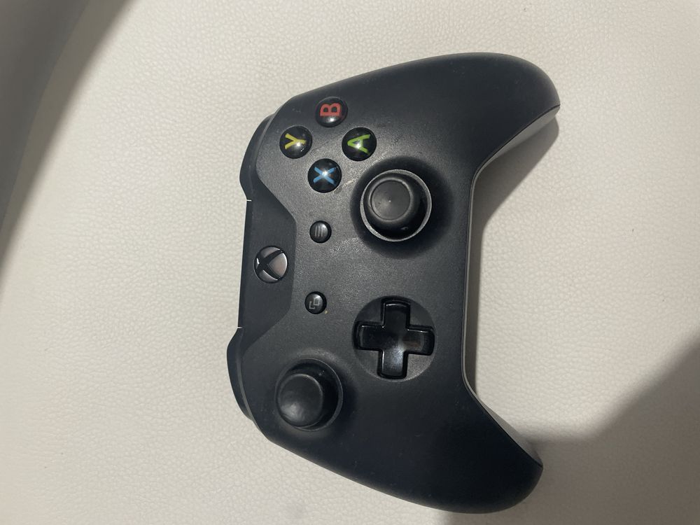 Xbox one  cu controler fara alimentator