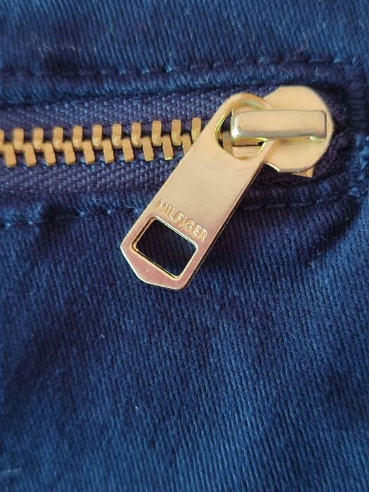 Tommy Hilfiger Кожена емблема
Бутон TH