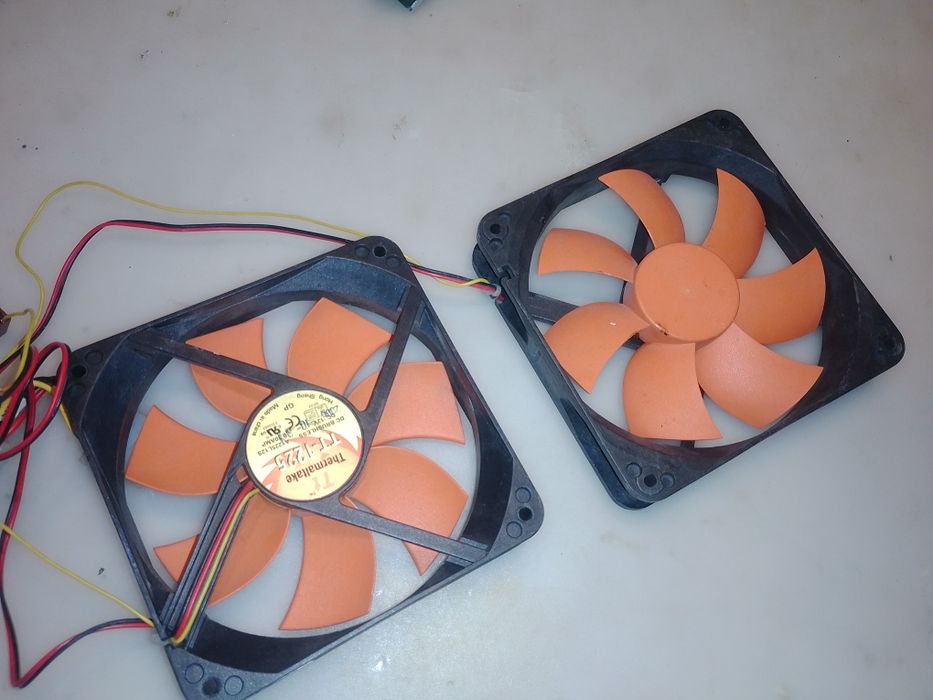 Cooler processor aer  / lichid ventilatoare