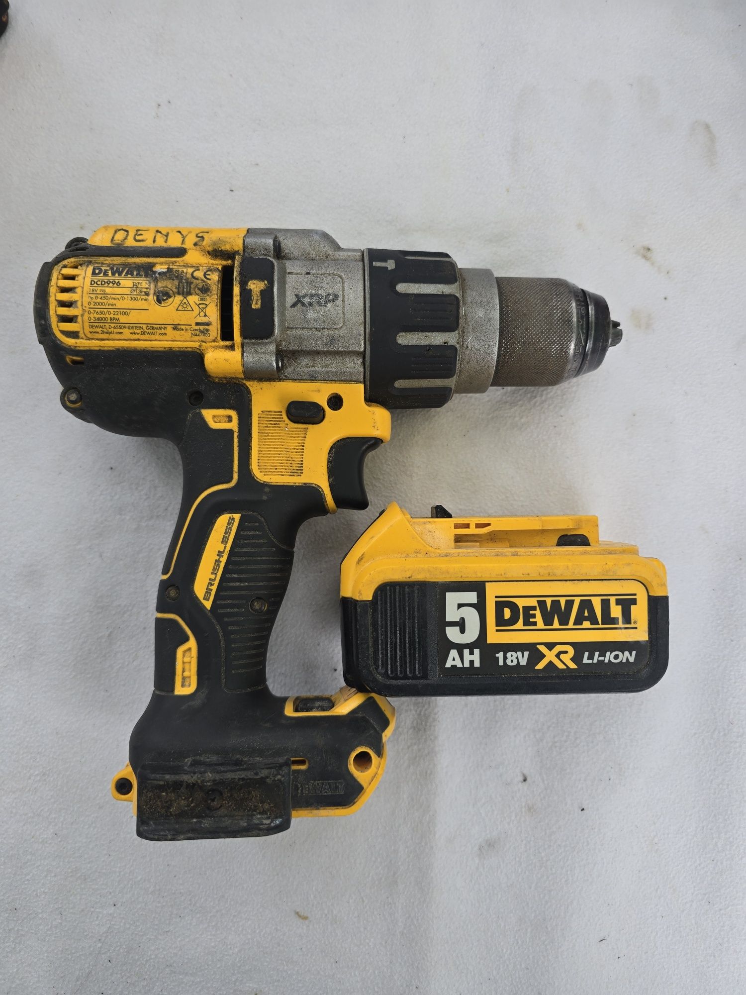Filetanta DEWALT DCD 996 cu percuție