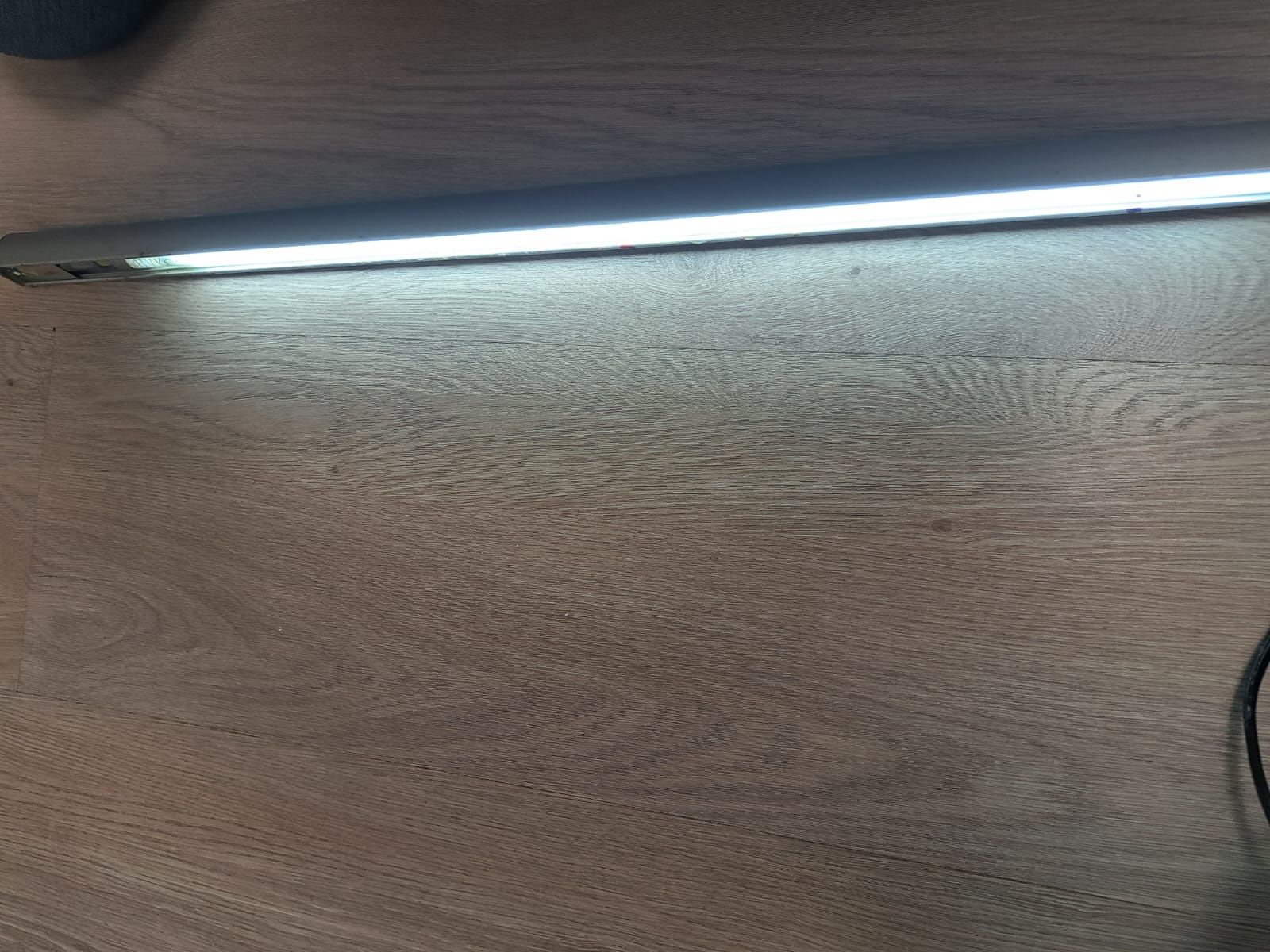 Lampa și freza unghii