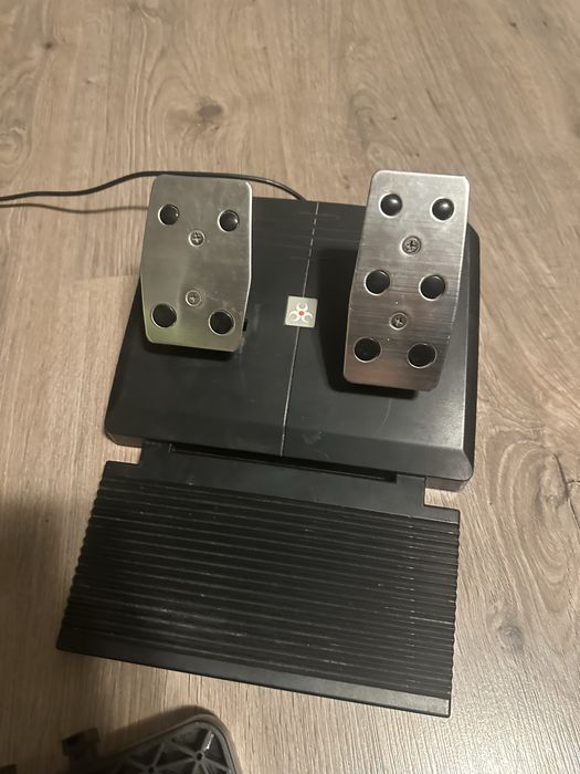 Volan cu pedale compatibil cu ps , xbox , pc mai multe in pv