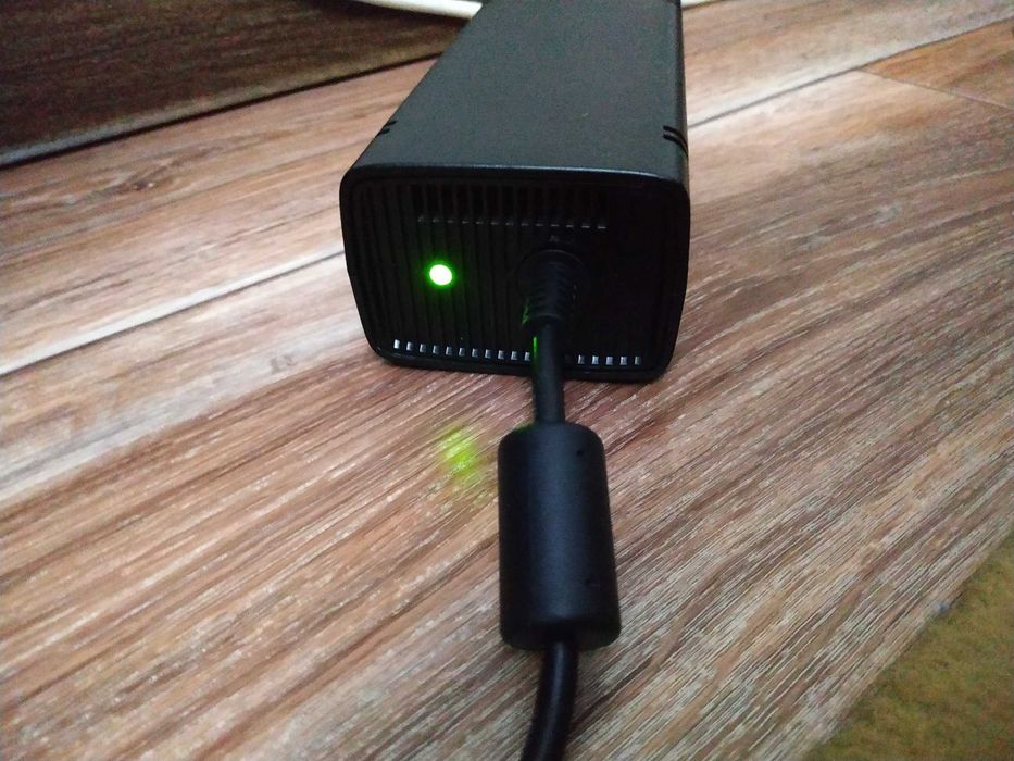 Блок питания Xbox 360 Slim