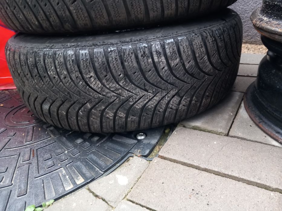 Vând 2 cauciucuri pereche 185/65/15 iarna