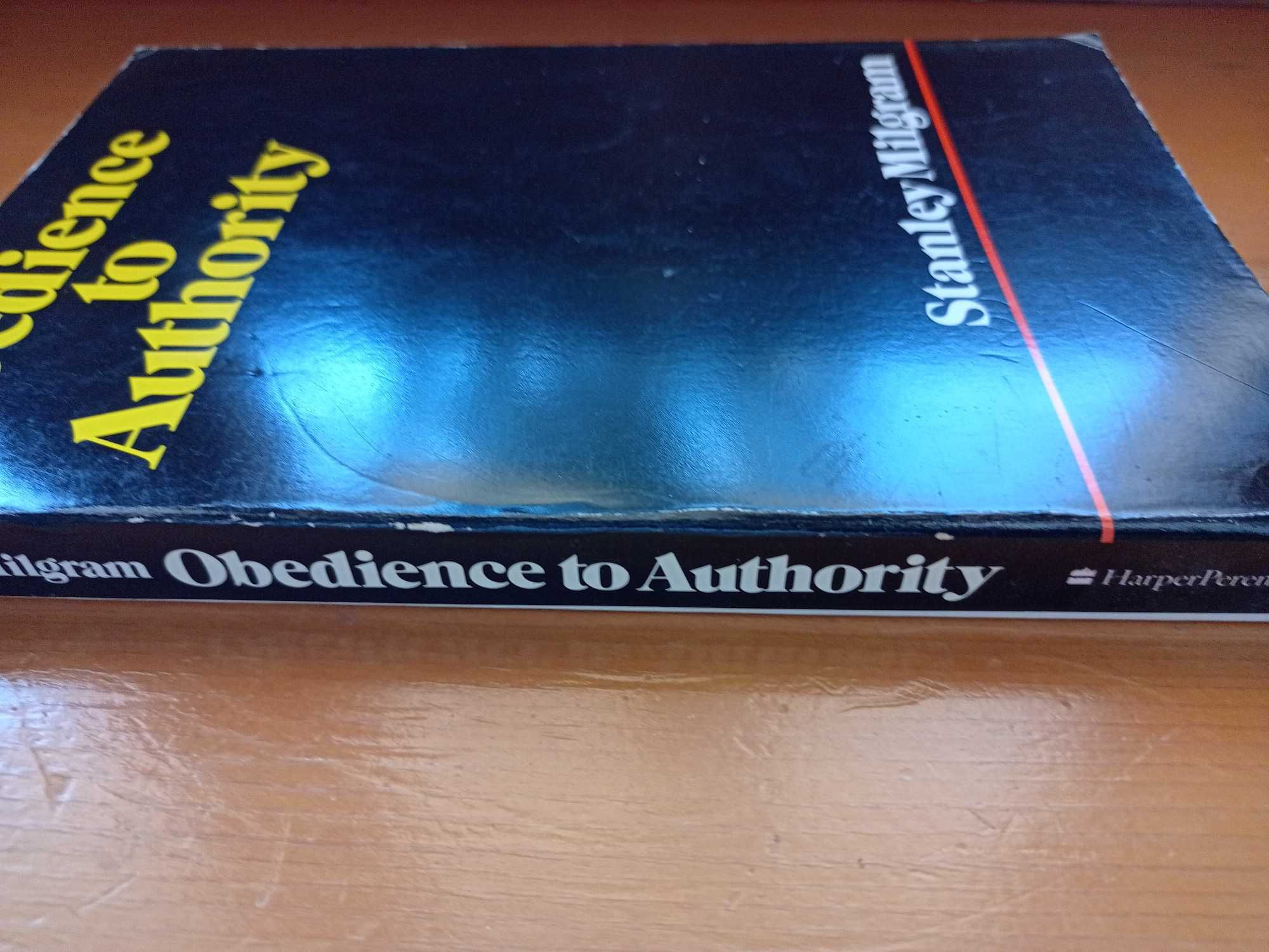 carte 'Obedience to Authority' de Stanley Milgram (in engleza)