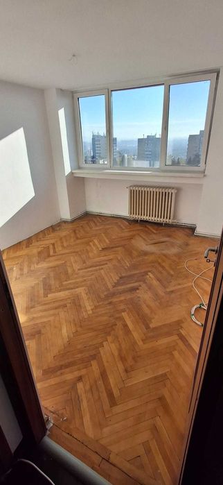 Apartament 3 camere de vânzare