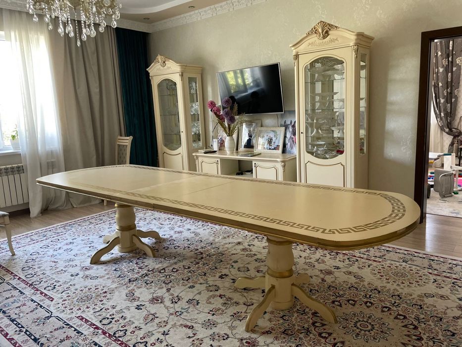 Стол и стулья комплект