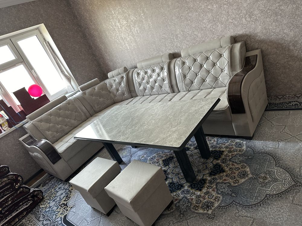 Гостиные угалок.