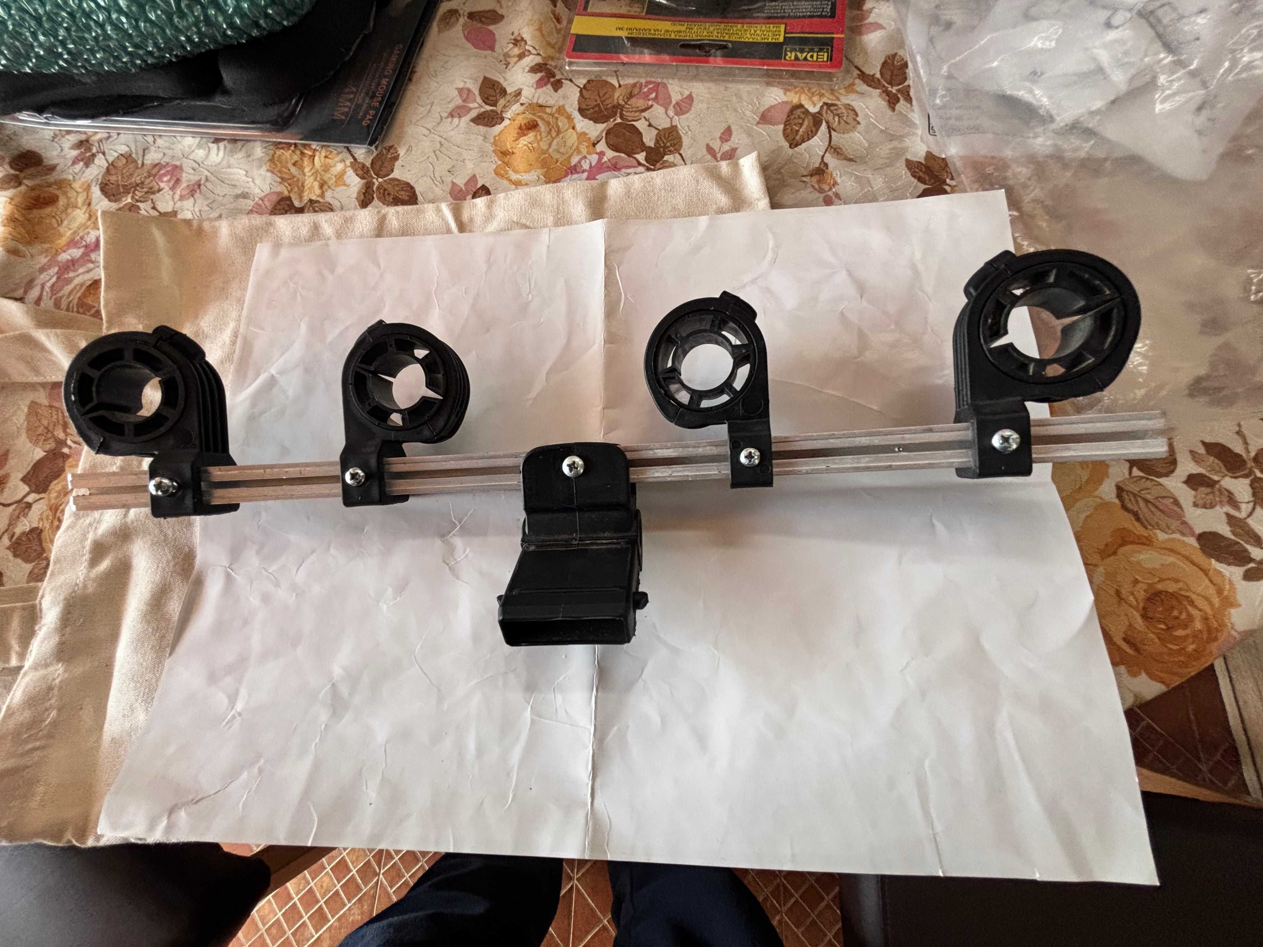Suport cu 4 LNB-uri pentru antene offset