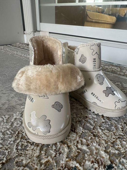 Продам детскую обувь