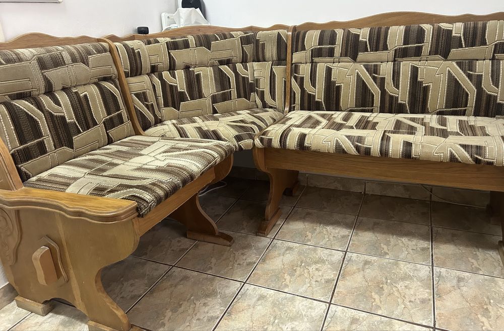 Masa extensibila de 12 persoanede bucatarie  si coltar bucatarie