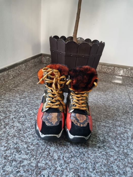 Ghete Piele naturala , Ediție limitata 36 . Flavia passini