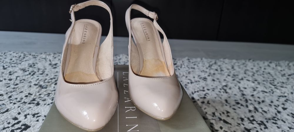 Pantofi lacuiti crem