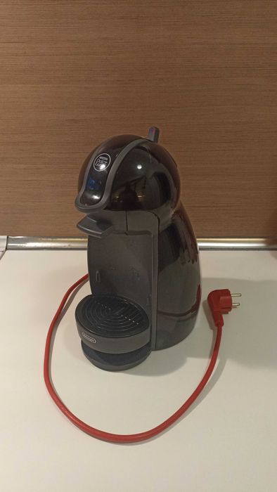кафе машина с капсули Delonghi dolce gusto piccolo
