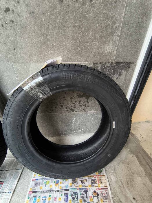 Зимни гуми чисто нови 2 броя