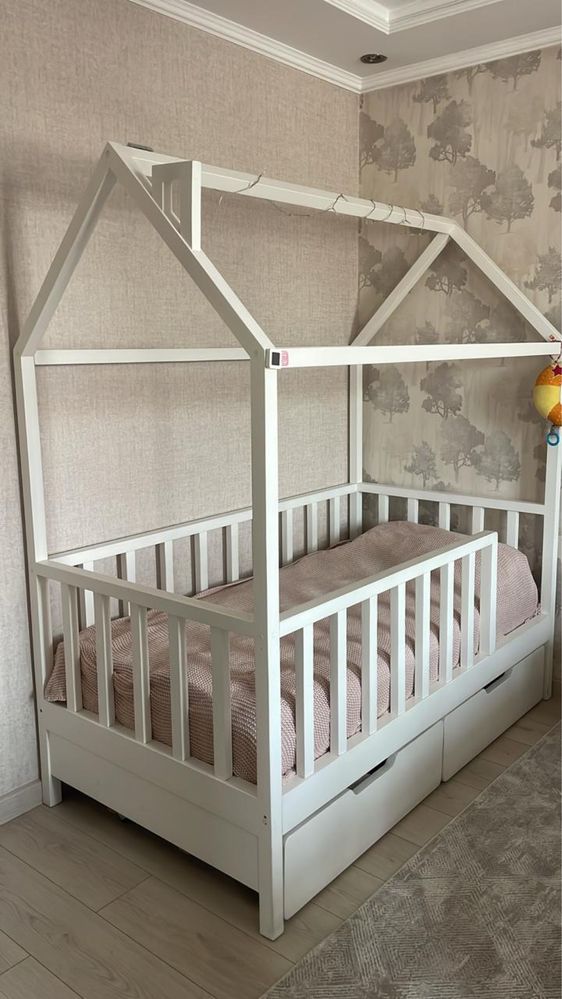 Продам детскую кровать Домик+ матрас!