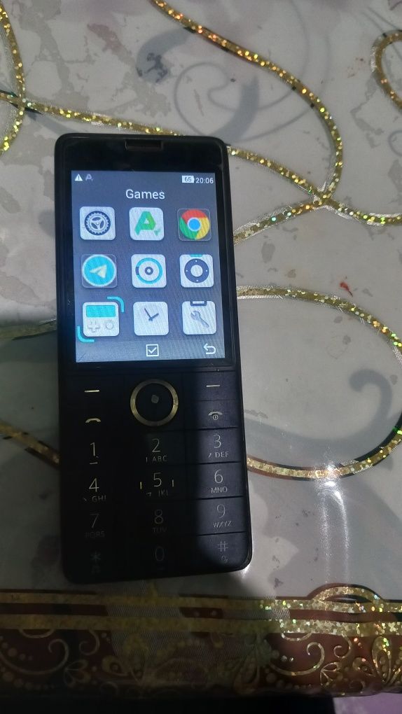 Qin 1  S telefon sotiladi.