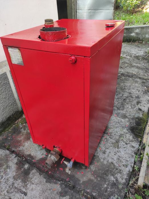 Vând centrala termica combustibil solid  lemn cărbune brichete
