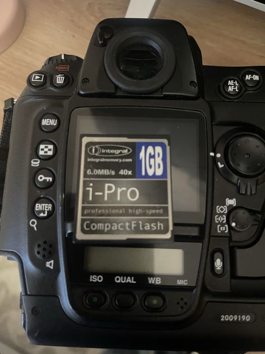 Vand  Nikon  D2H
