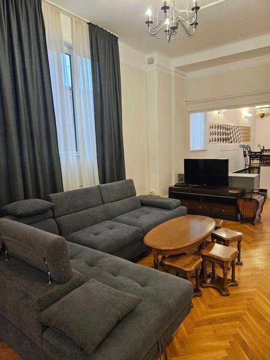 Închiriere Apartament Ultracentral Spațios in Clădire Istorică