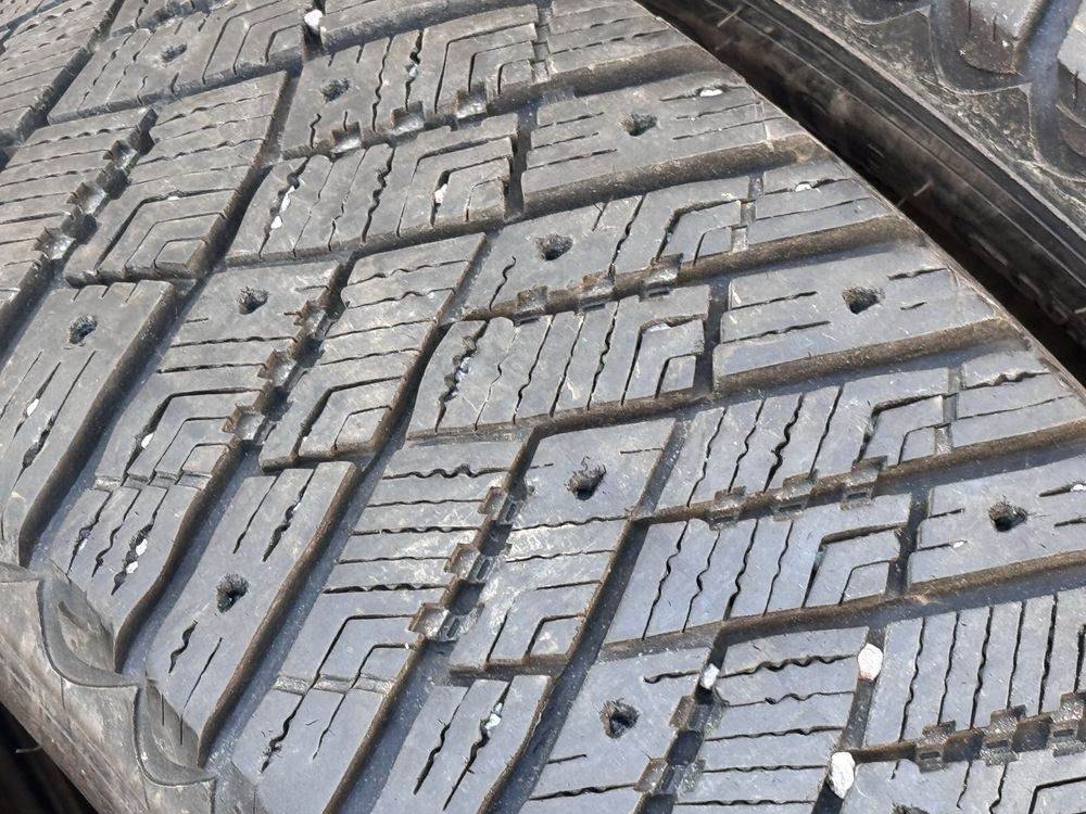 215/65/R17 Goodiyear Ice Arctic 4бр зимни dot3820