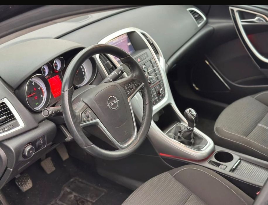 OPEL ASTRA J / 2011/ 1.7CDTI/ 125 CAI