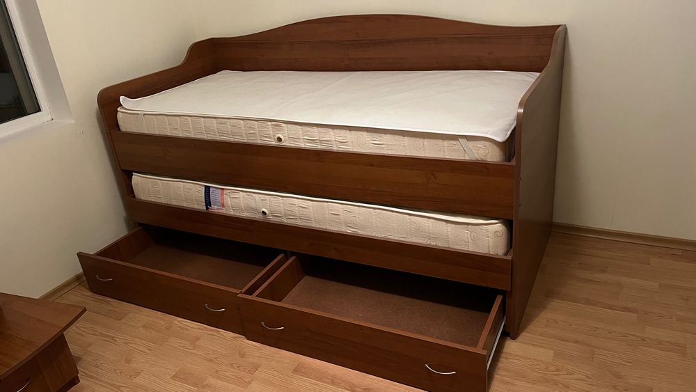 легла  с матраци