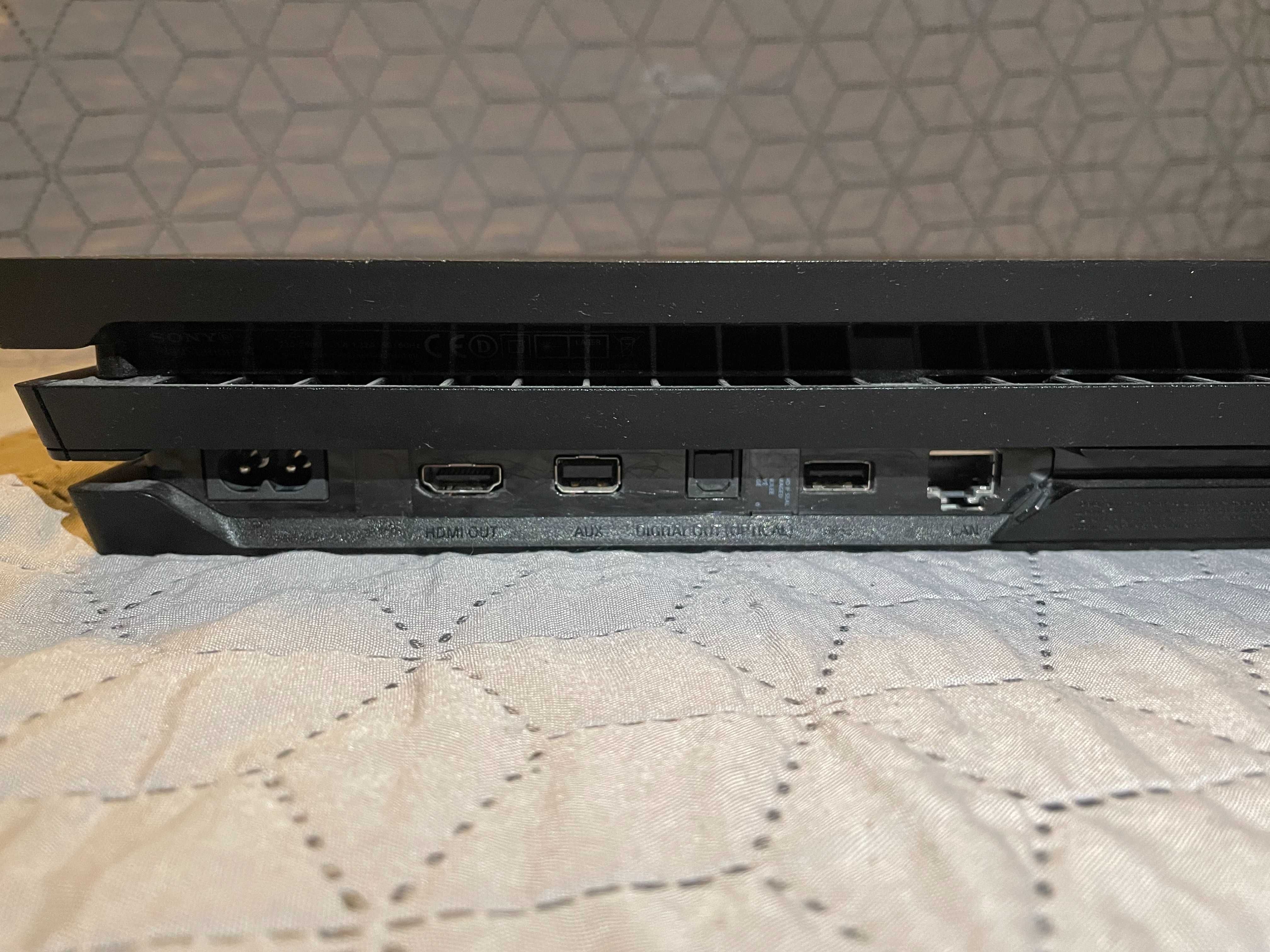 Playstation 4 Pro 1TB-комплект с джойстик и FIFA 20-отлично състояние