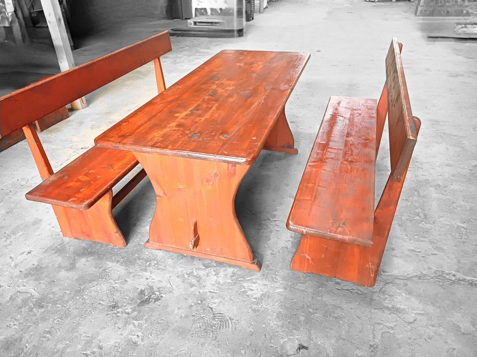 Дървена маса с 2 пейки