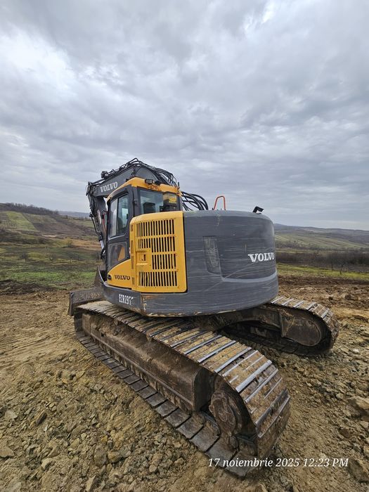 Excavator volvo ECR 235