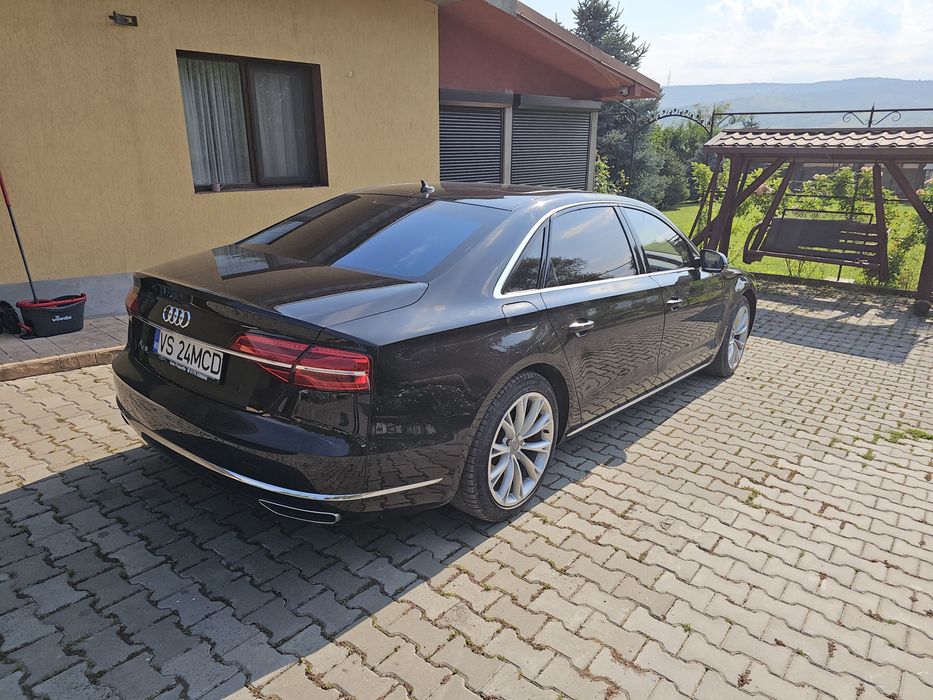 Vând Audi A 8L Prezident.2015 motor 3000. Full !!! Accept variante +-