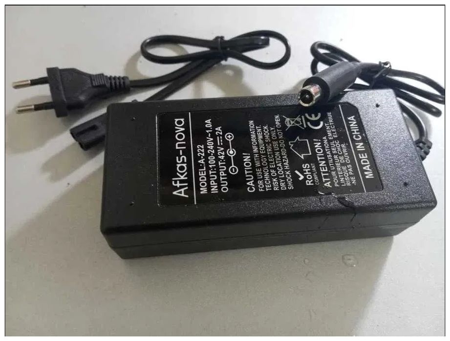 зарядка на самокат (блок питания аккумулятора)