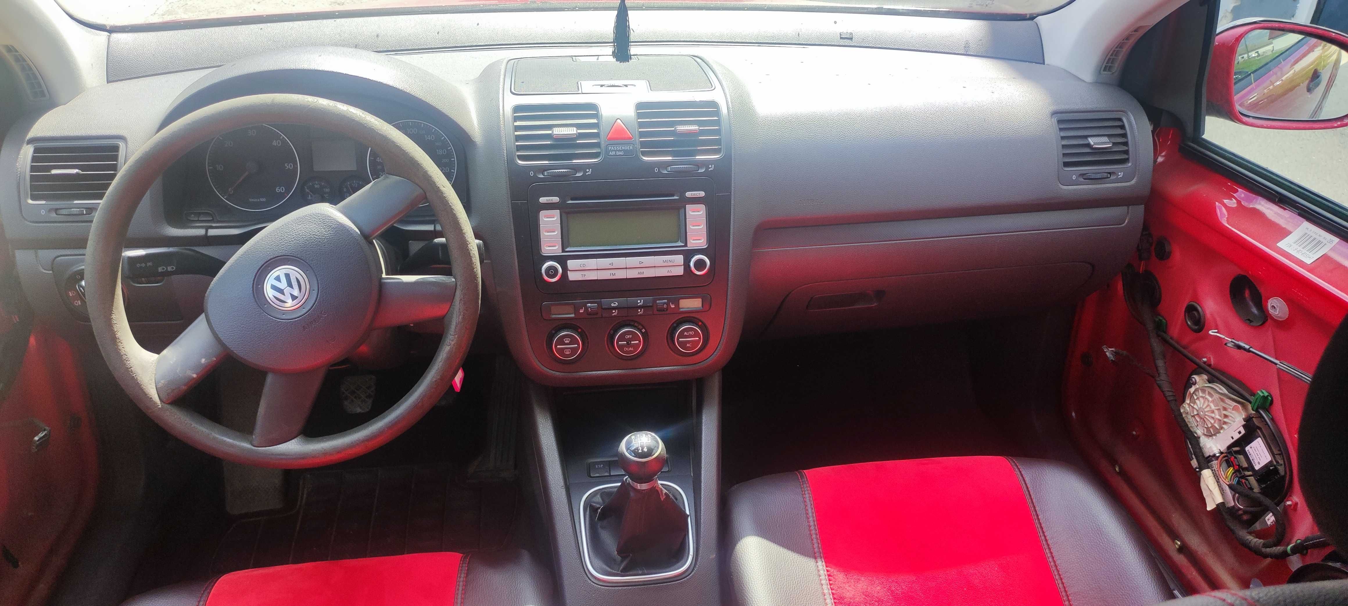 Dezmembrez volkswagen vw golf 5 hatchback cod BKC cutie manuala 5 t