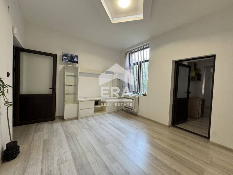 Продава се Тристаен апартамент в Силистра, Център - 78 кв.м за 1359 €/кв.м - Снимка #4