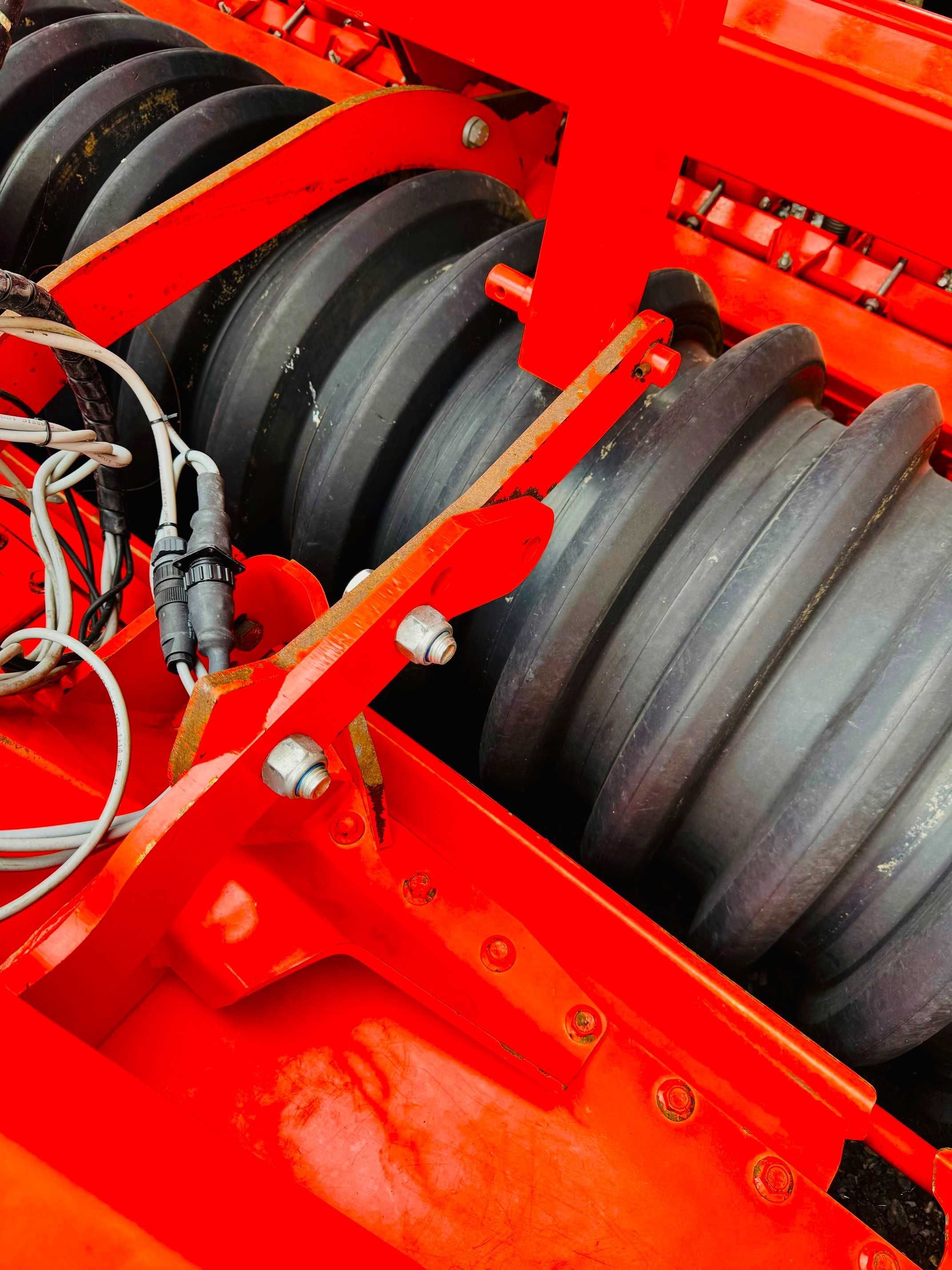 Semanatoare Paioase  Freza Kuhn Integra 4004 de 4m an 2020  Gaspardo