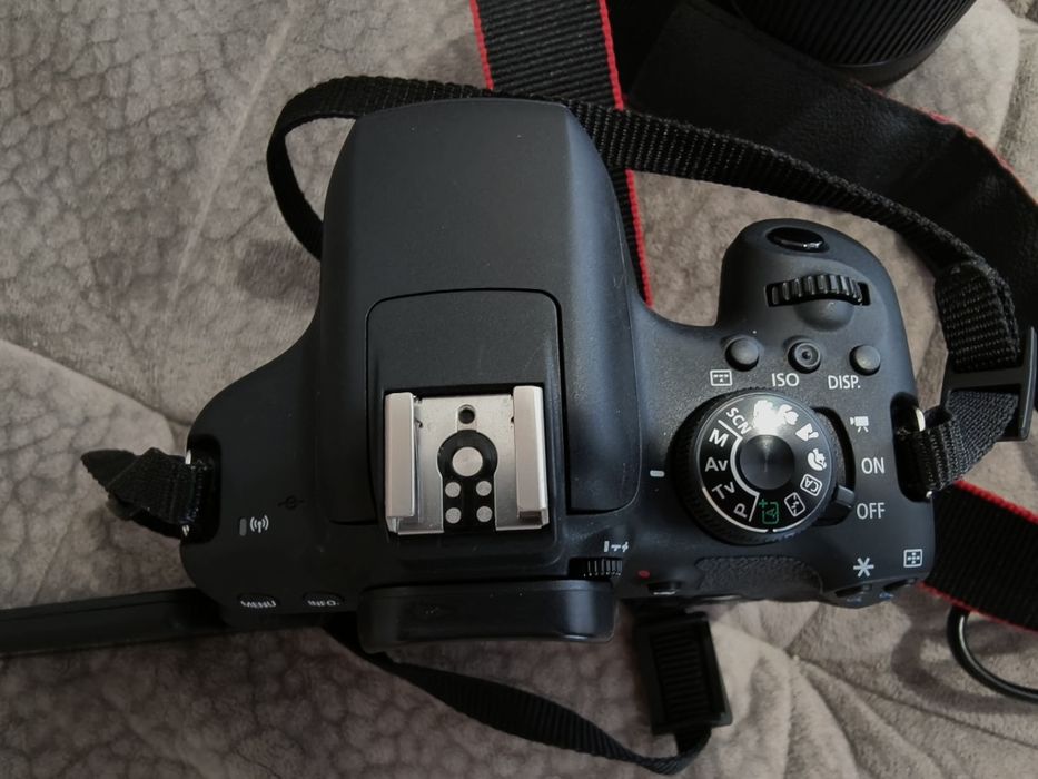 Фотоапарат Canon EOS 750D