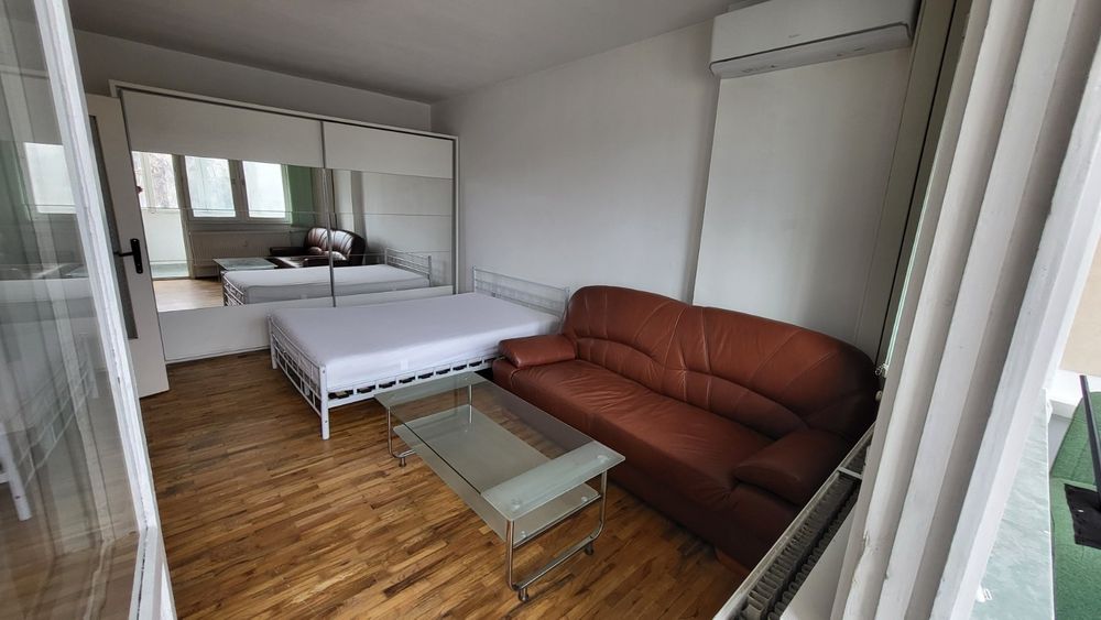 Двустаен апартамент в Люлин 10