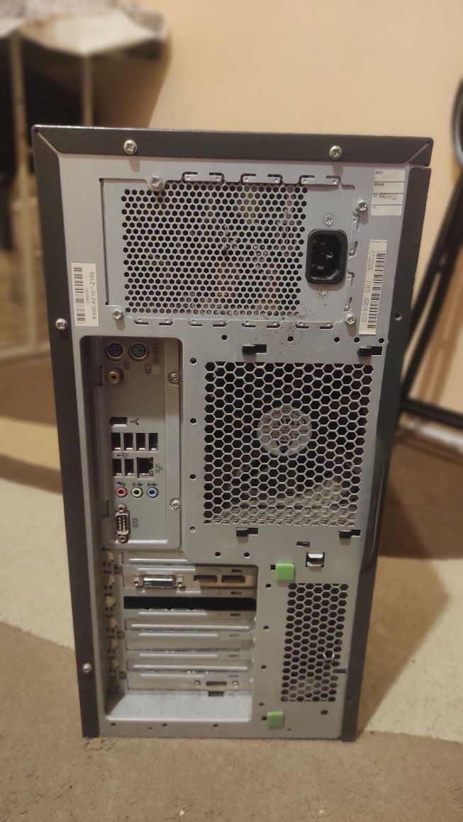 Vând PC workstation Fujitsu zimens w3520 2.67 Ghz