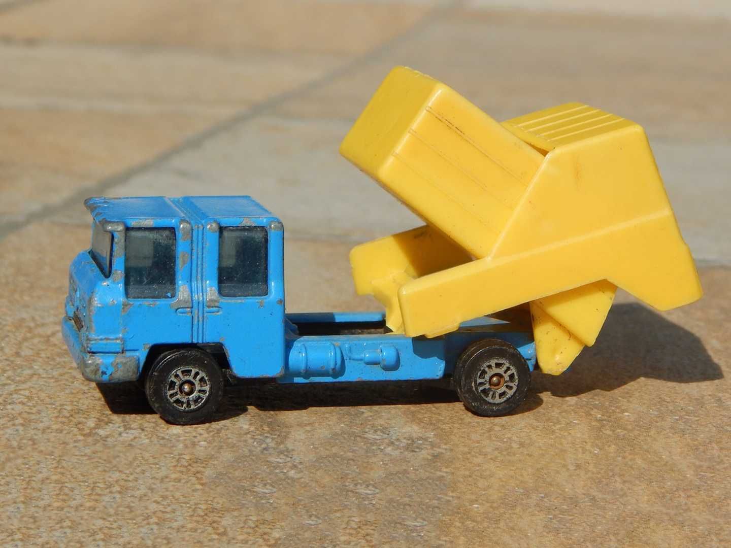 Macheta masina de gunoi Generic Refuse Truck Corgi Juniors sc 1:64