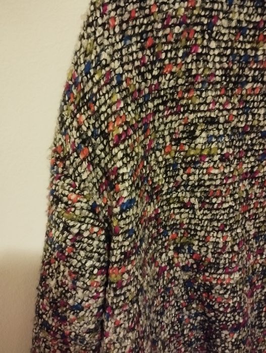 Тъмно зелено яке с розова качулка, и палтенце-цветно