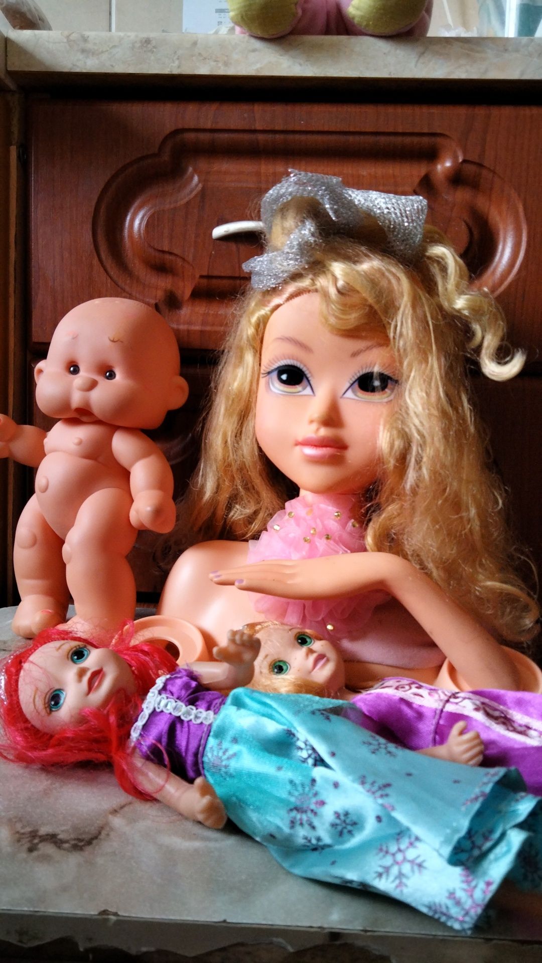 Куклы и игрушки разные