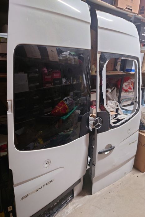 Задни Врати за бус Mercedes Sprinter W906