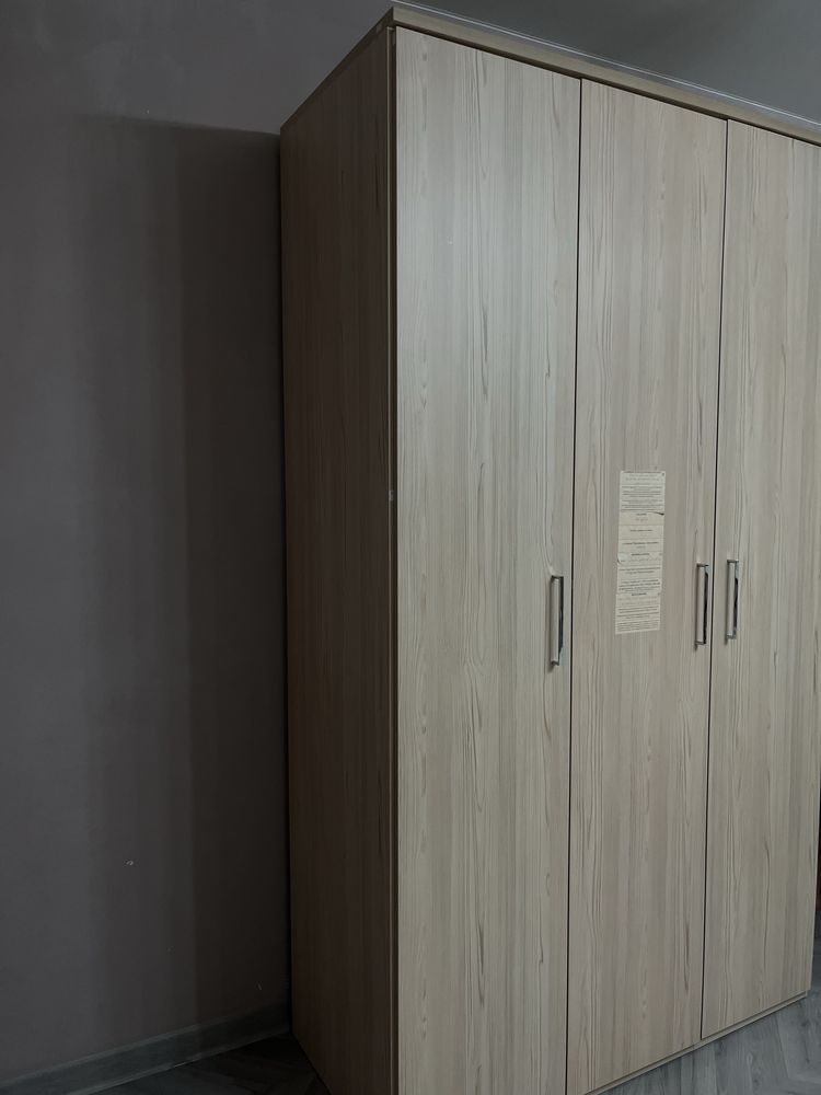 Продам шкаф для одежды