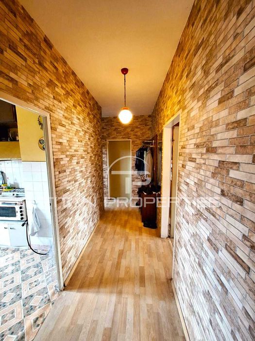 Тристаен апартамент в Центъра